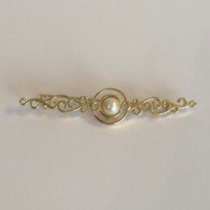 Monet Brooch Lapel Pin Faux Pearl Gold Tone